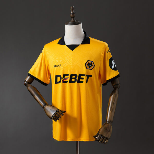 A camisa da casa dos Wolves de 2025 -2026
