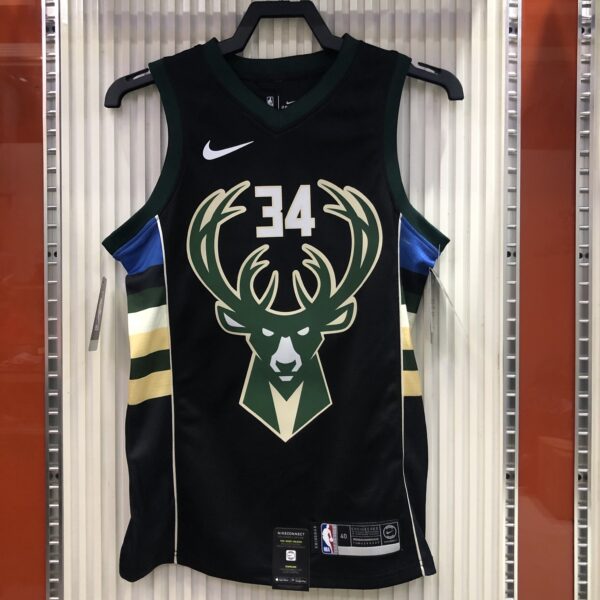 Camiseta preta com decote em V e tema de cabeça de alce, Milwaukee Bucks, número 34 Giannis